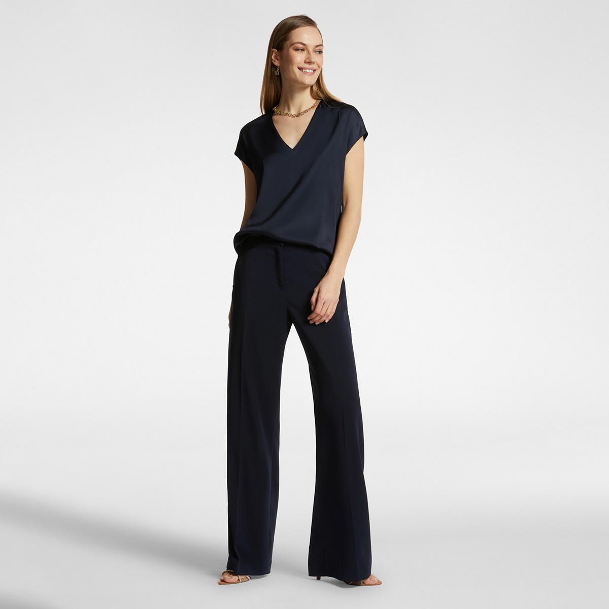 Blusa in raso con scollo a V