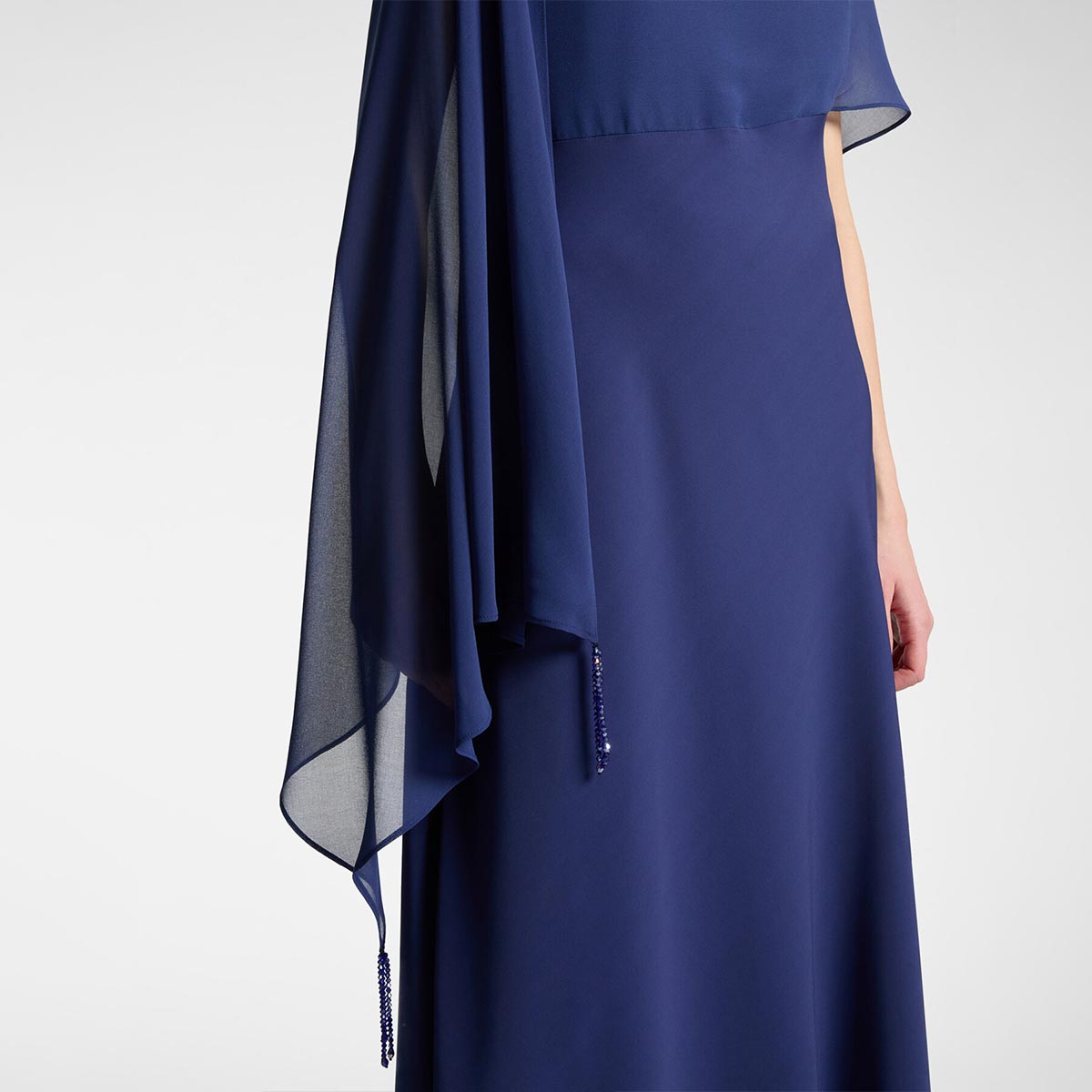 Abito lungo elegante con stola