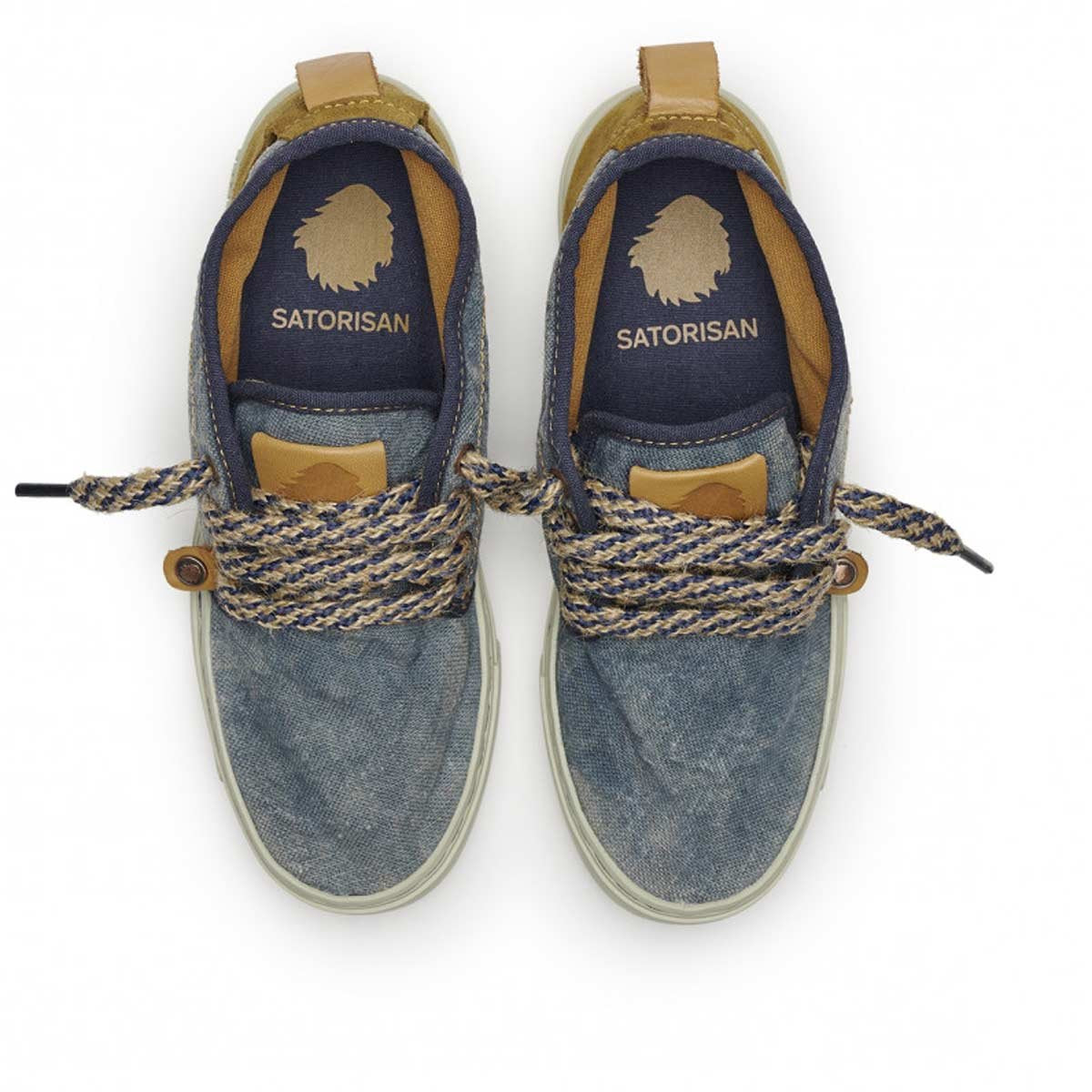 Sneakers in lino