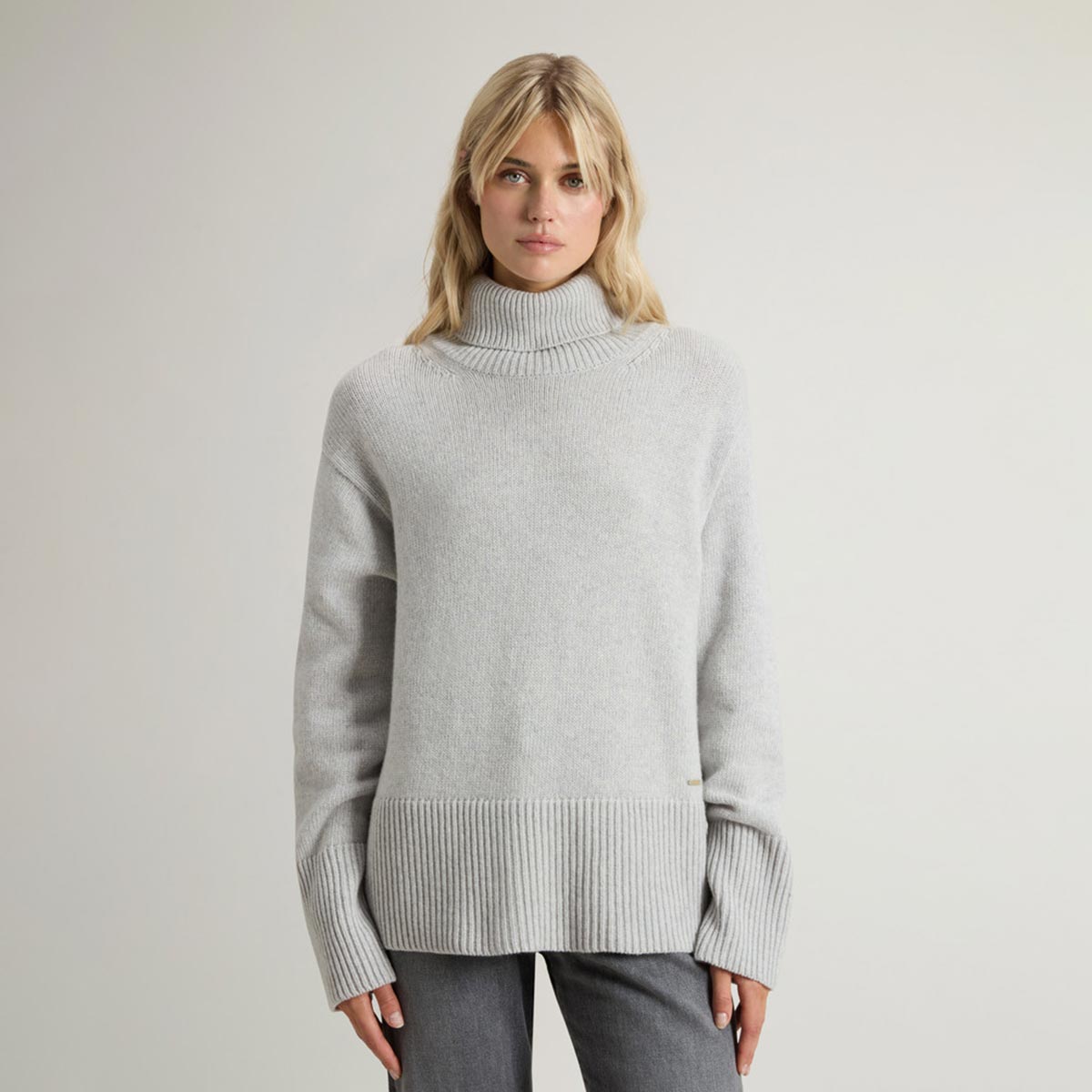 Maglione a collo alto in pura lana