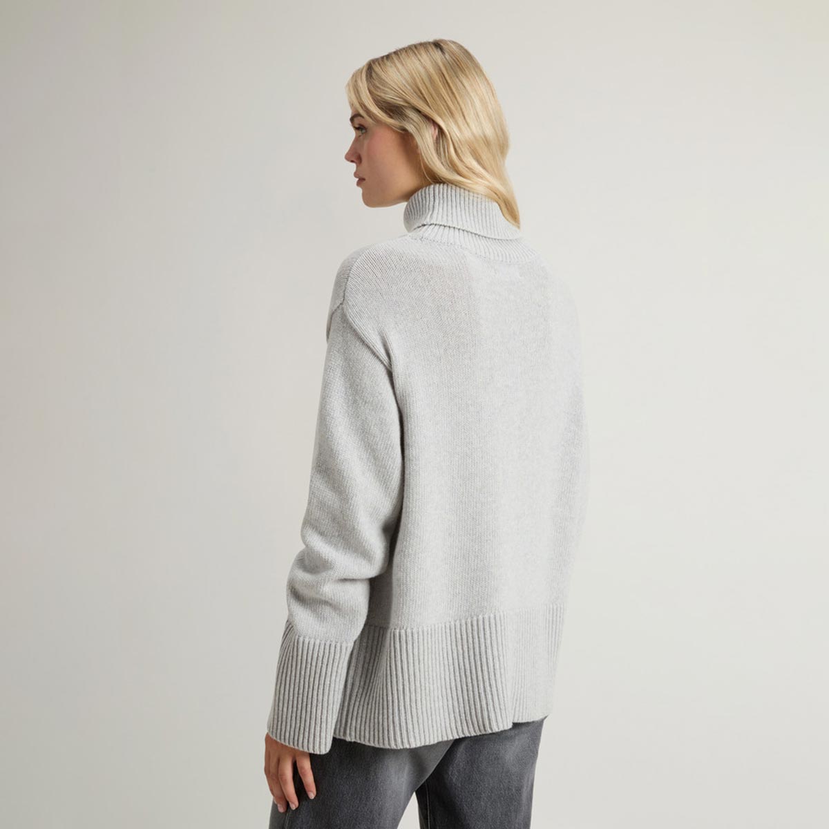 Maglione a collo alto in pura lana