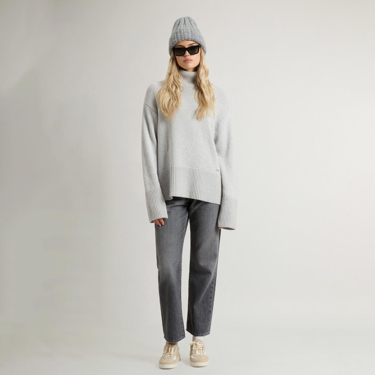 Maglione a collo alto in pura lana