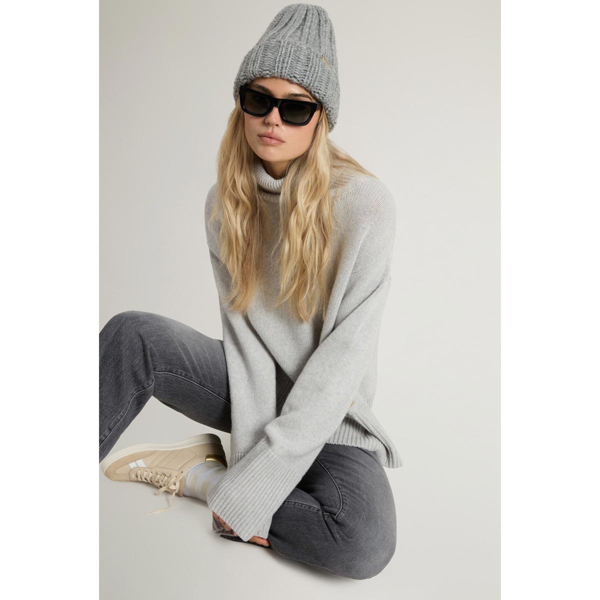 Maglione a collo alto in pura lana