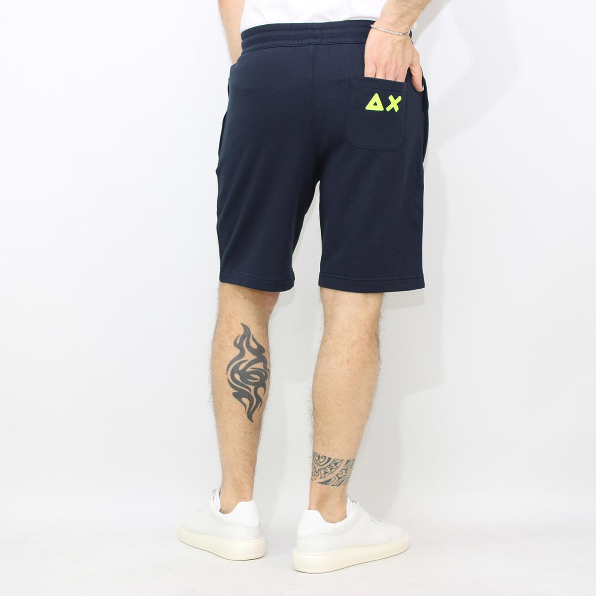 Bermuda in felpa blu logo fluo