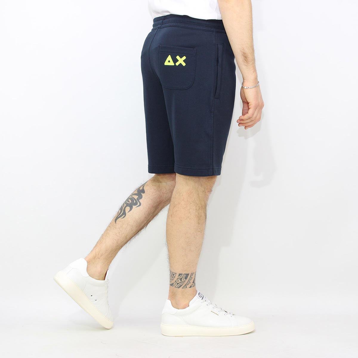 Bermuda in felpa blu logo fluo