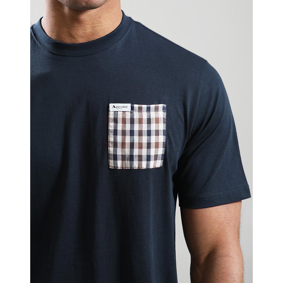 T-shirt in cotone con taschino