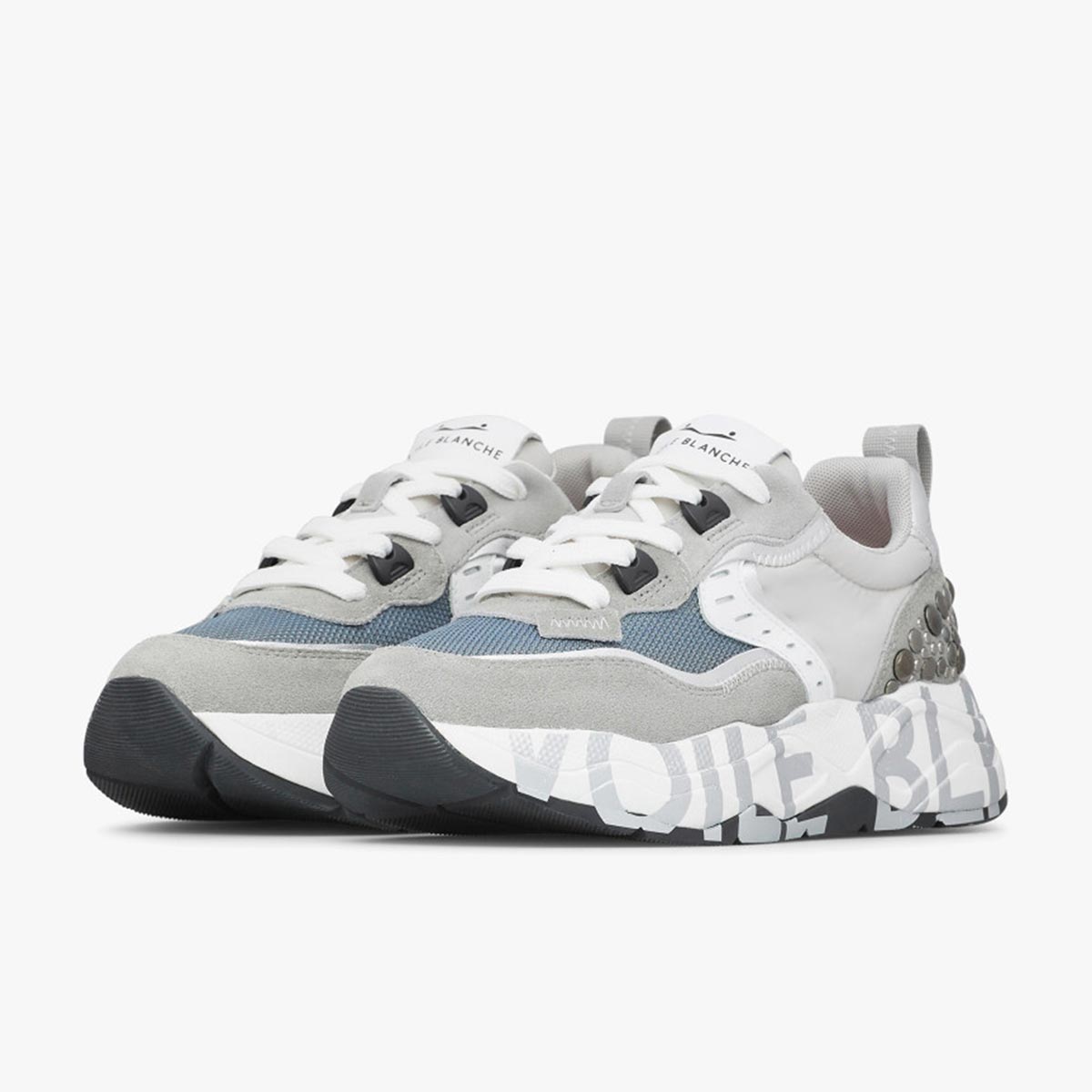 Sneaker in pelle e tessuto con borchie