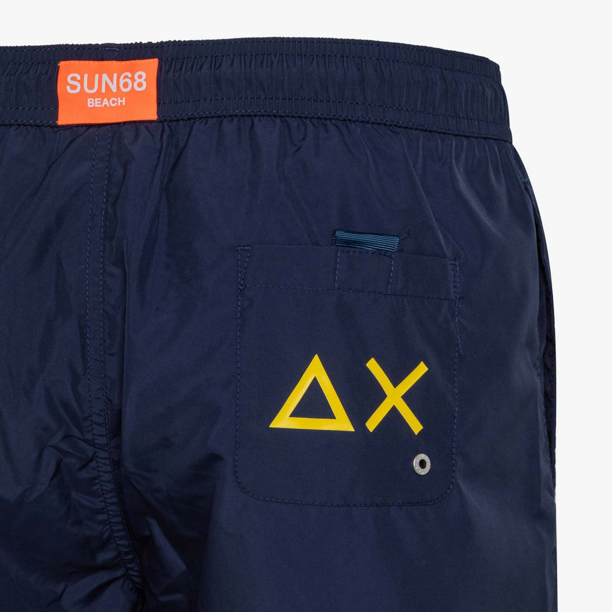 Boxer mare blu