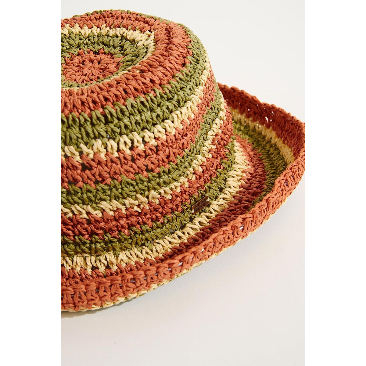 Cappello a pescatore in paglia