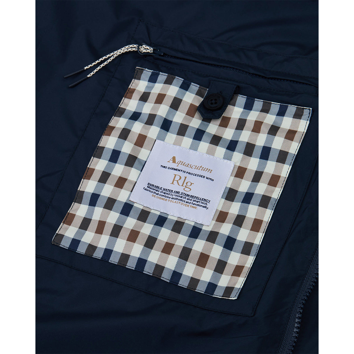 Trench impermeabile con cappuccio removibile