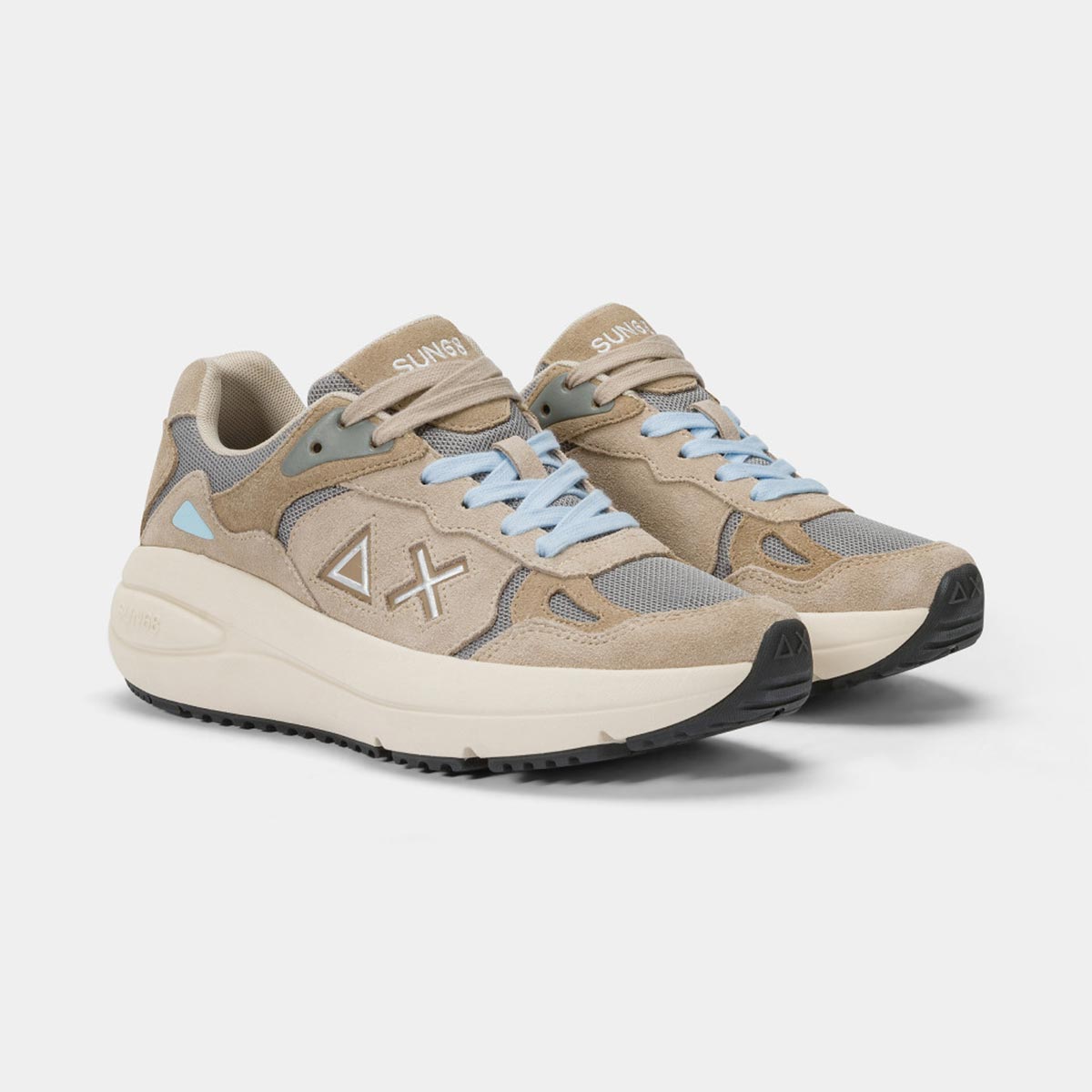 Sneakers in camoscio con suola alta