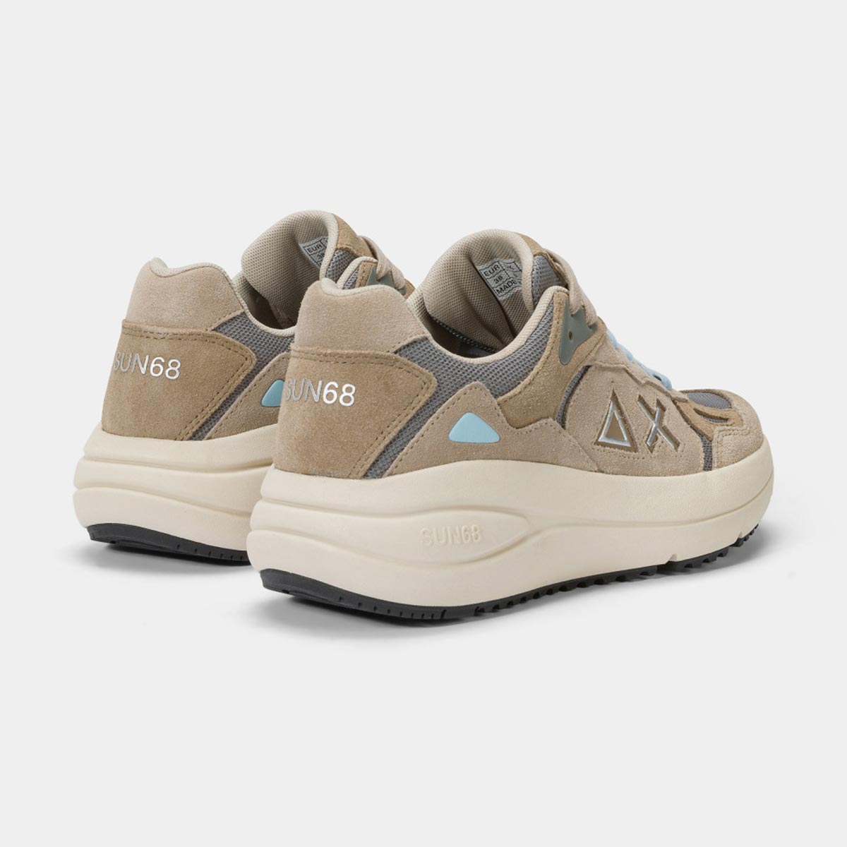 Sneakers in camoscio con suola alta