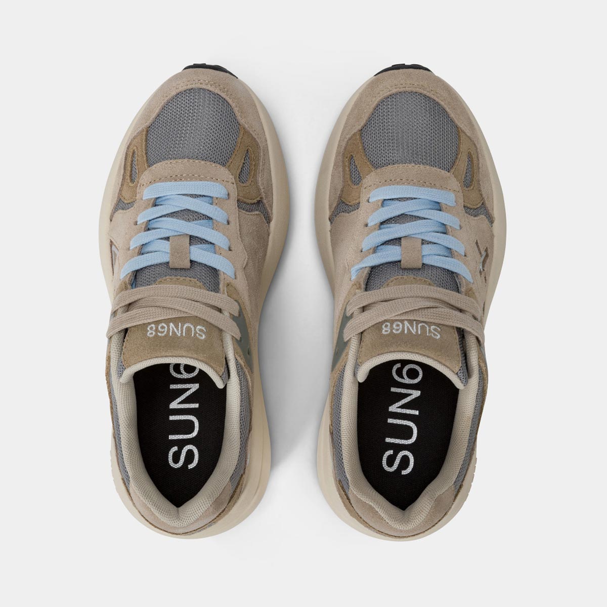 Sneakers in camoscio con suola alta
