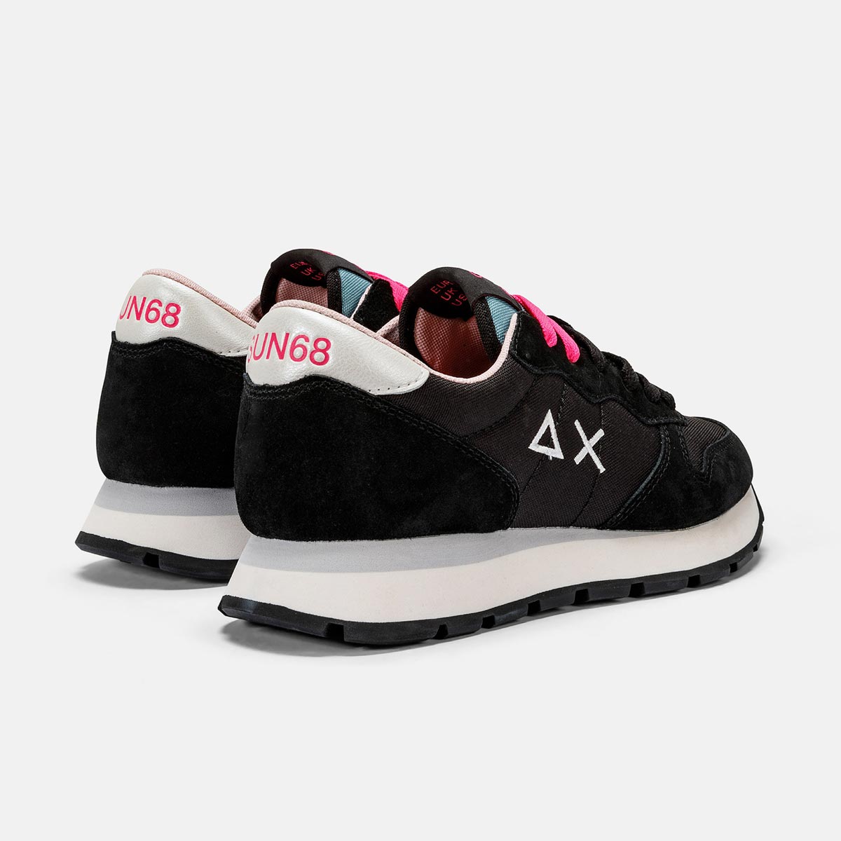 Sneaker nera e fucsia