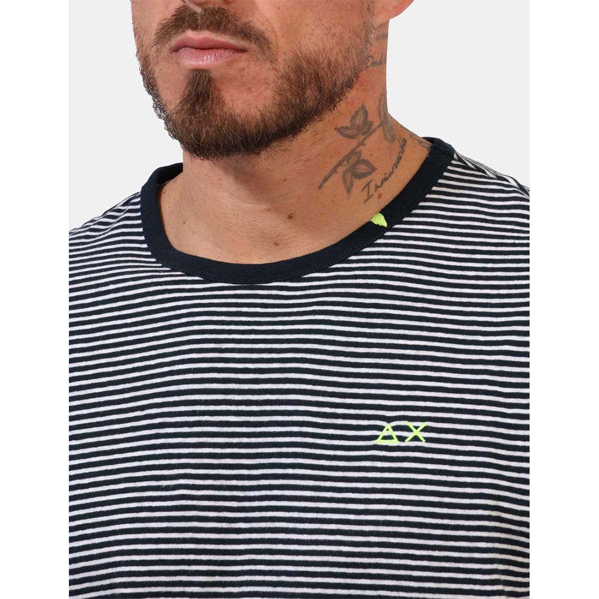 T-shirt in lino a righe