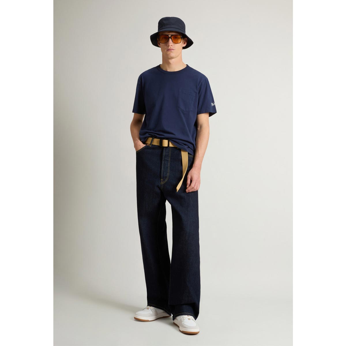 T-shirt con taschino blu