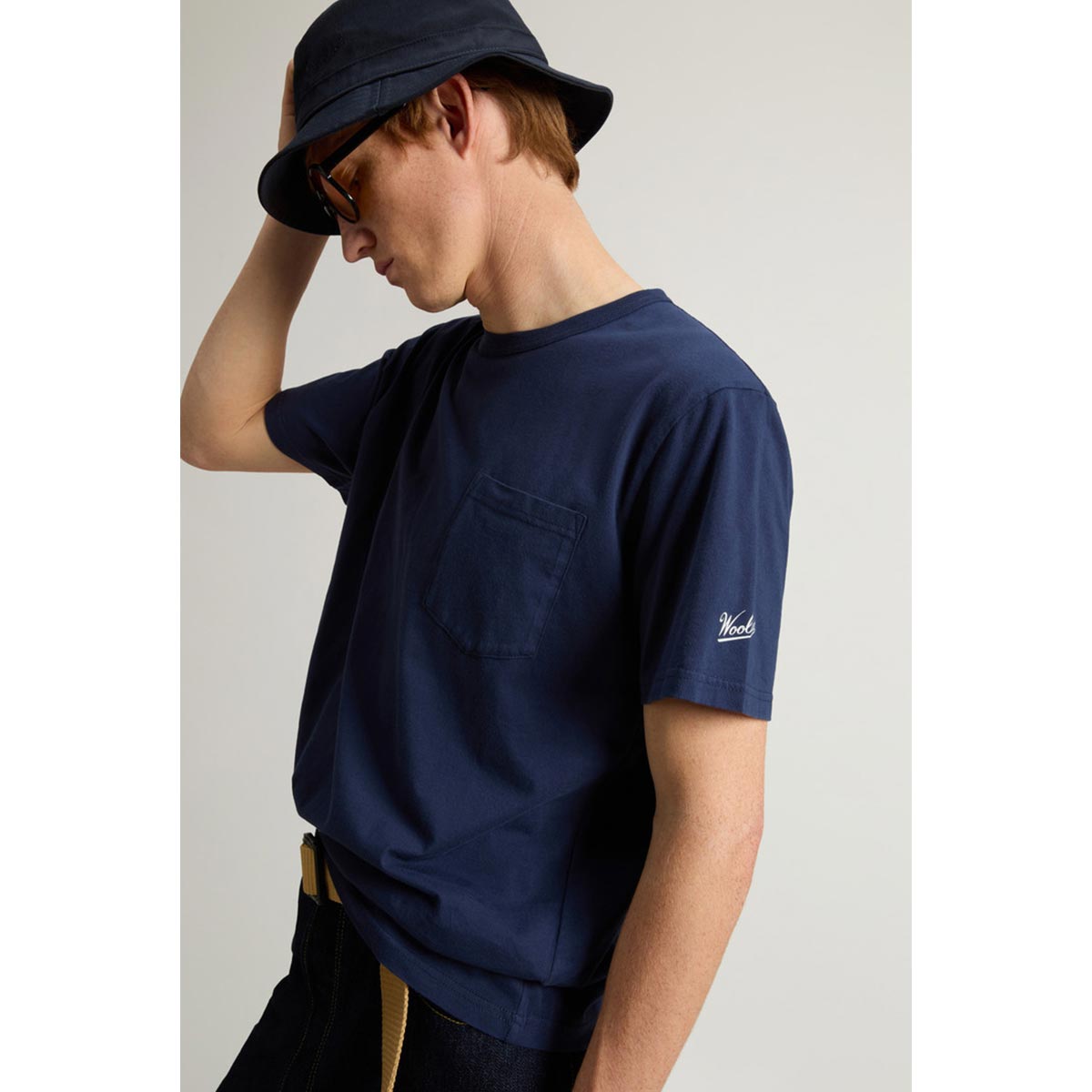 T-shirt con taschino blu