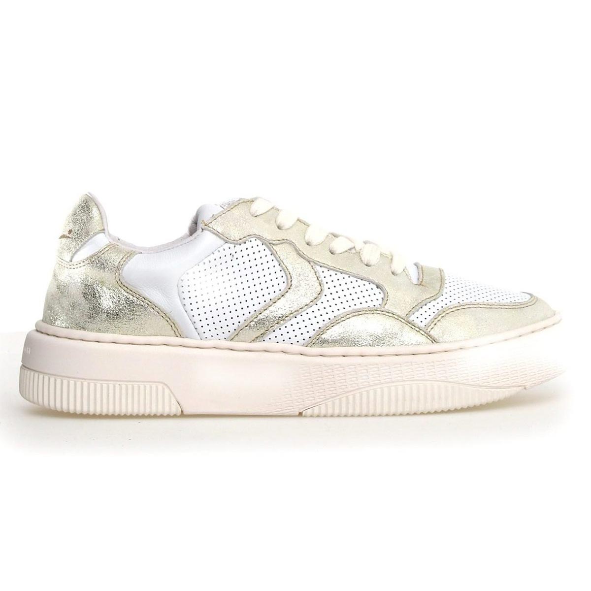Sneaker in pelle traforata laminata