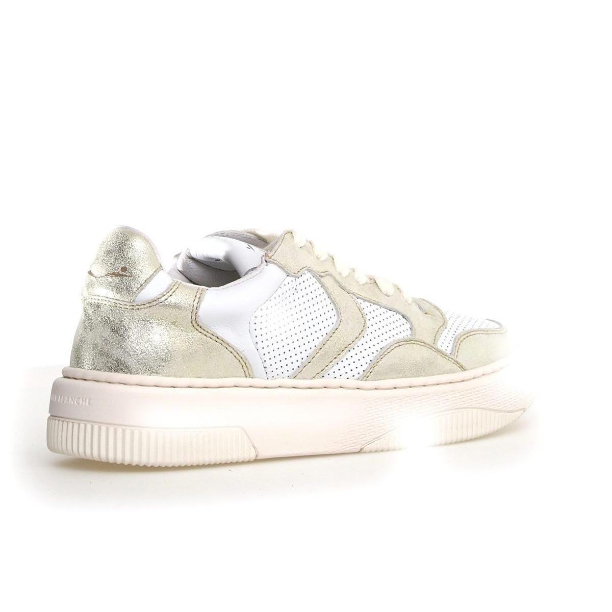 Sneaker in pelle traforata laminata