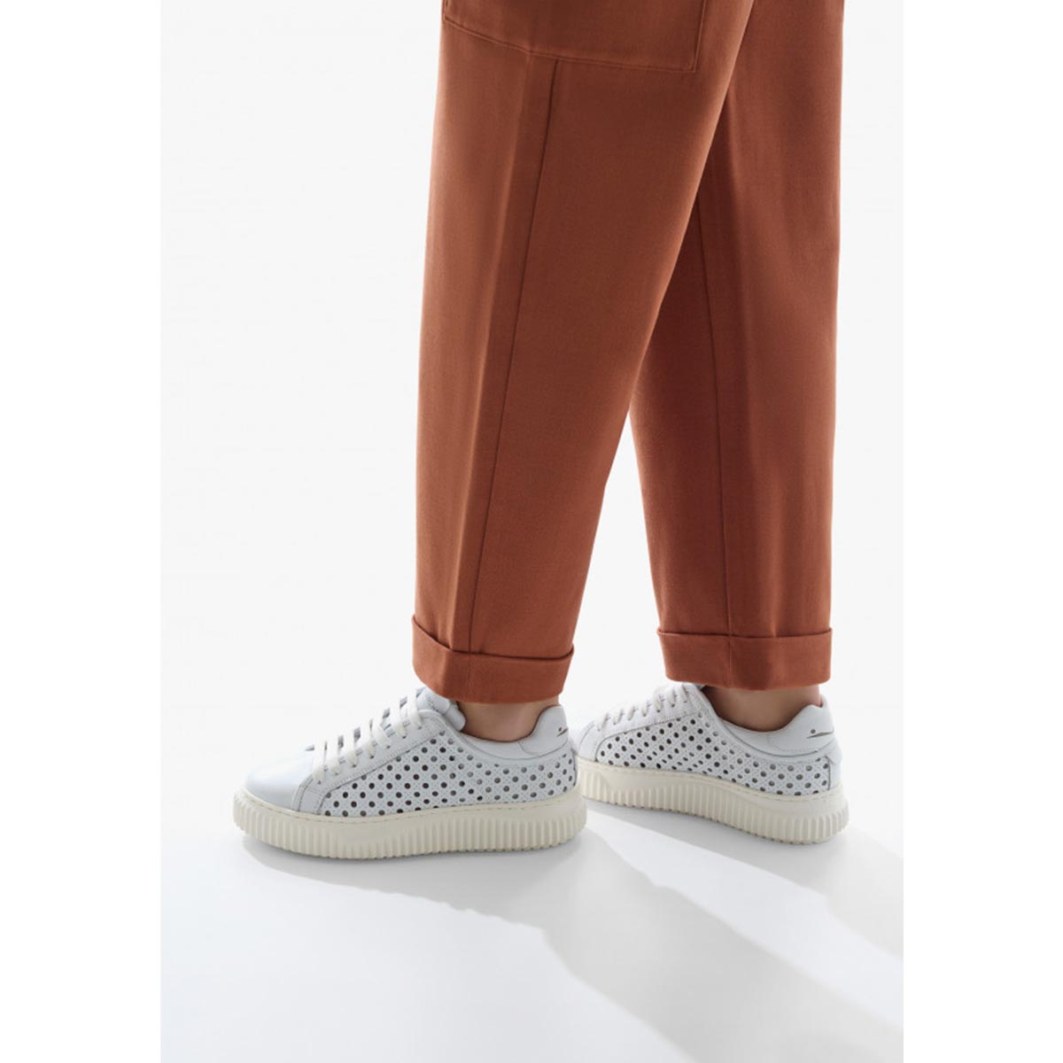 Sneaker in pelle traforata
