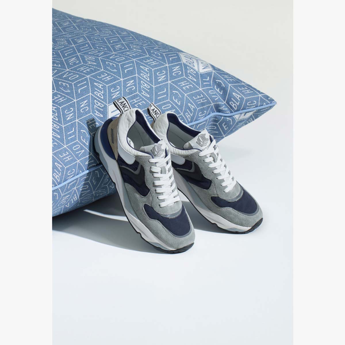 Sneaker in pelle e tessuto