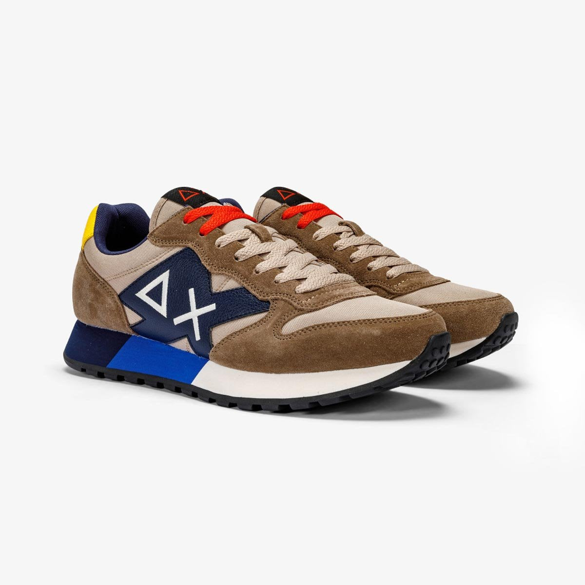 Sneaker beige in pelle e tessuto