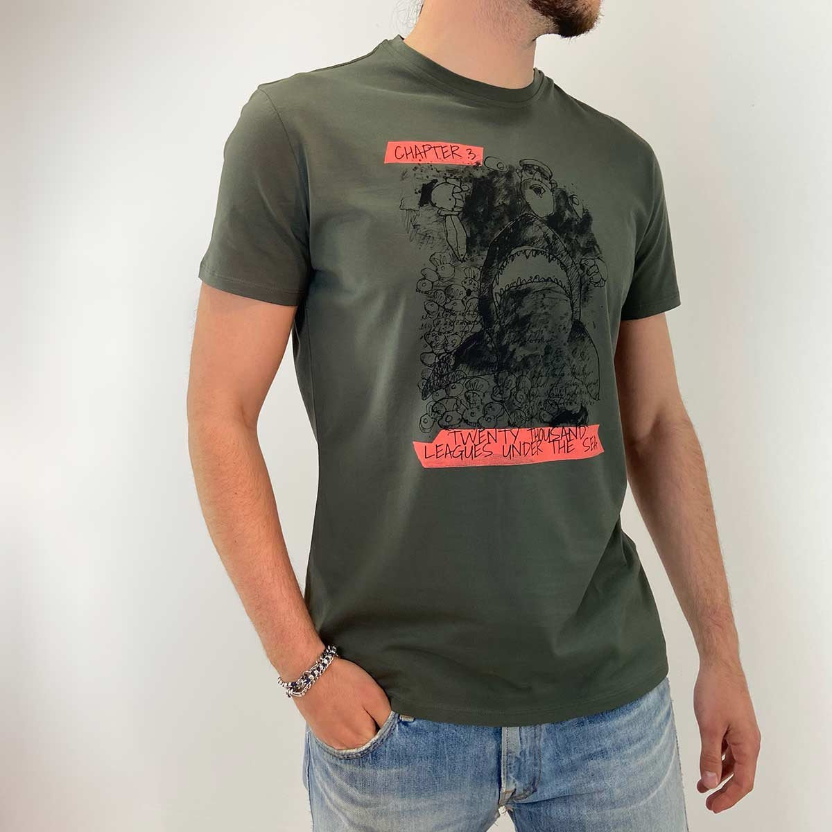 T-shirt shark