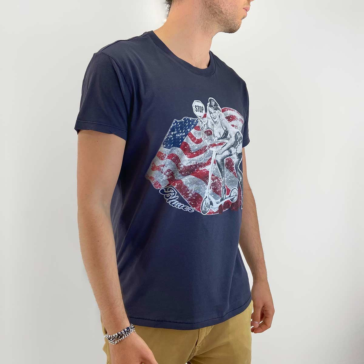 T-shirt con stampa bandiera