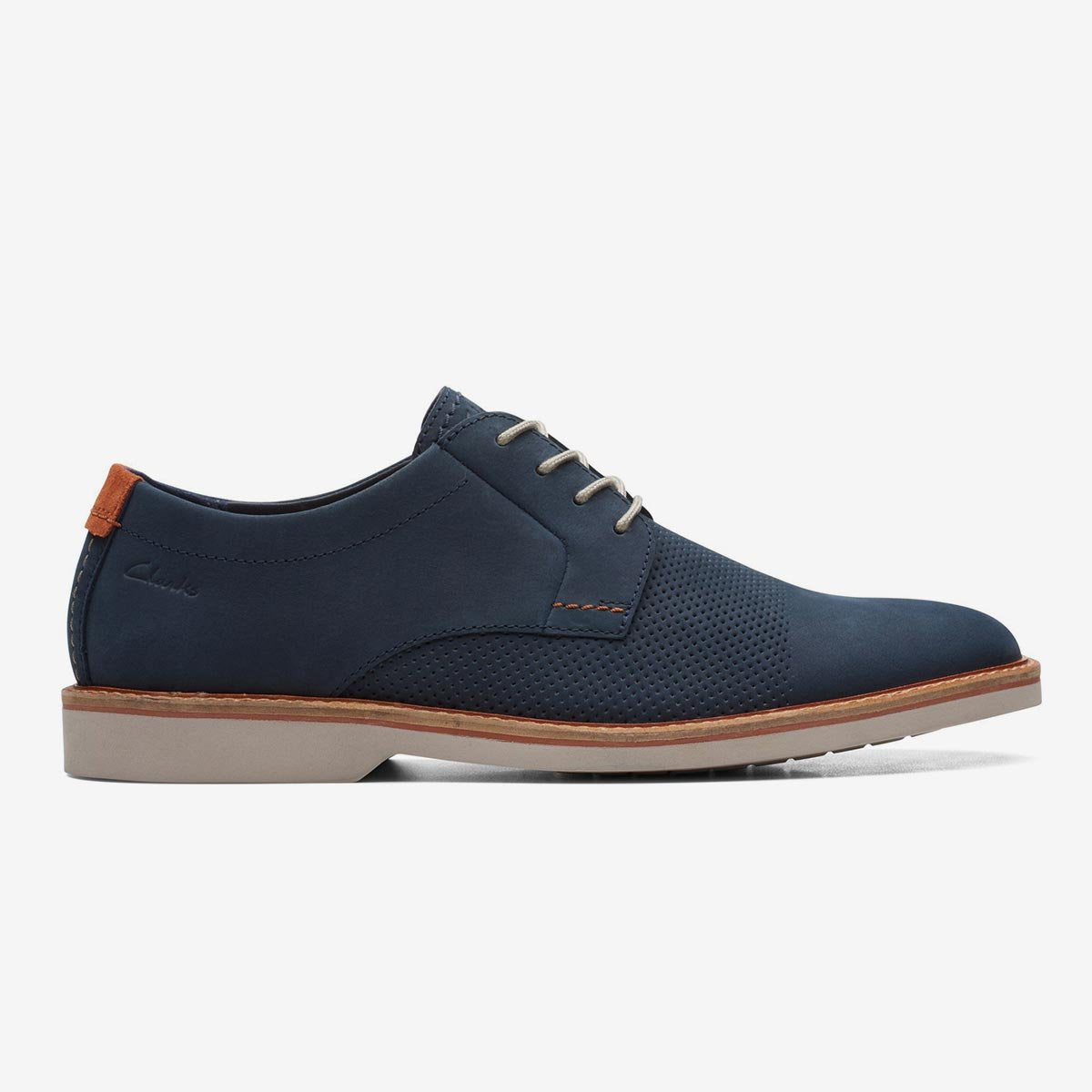 Scarpa allacciata