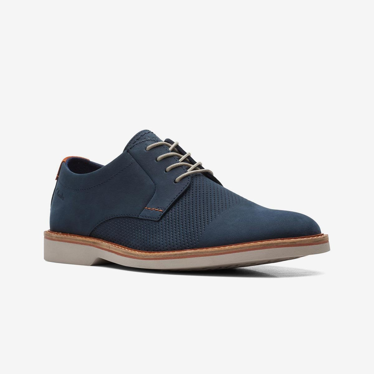 Scarpa allacciata