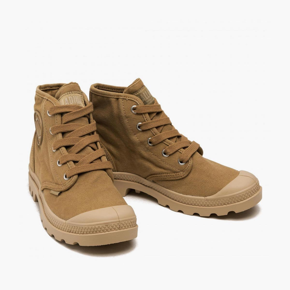 Scarpa in tela beige