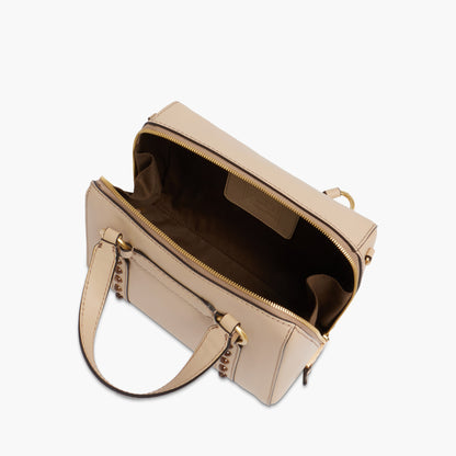 Borsa a mano in pelle con borchie e tracolla