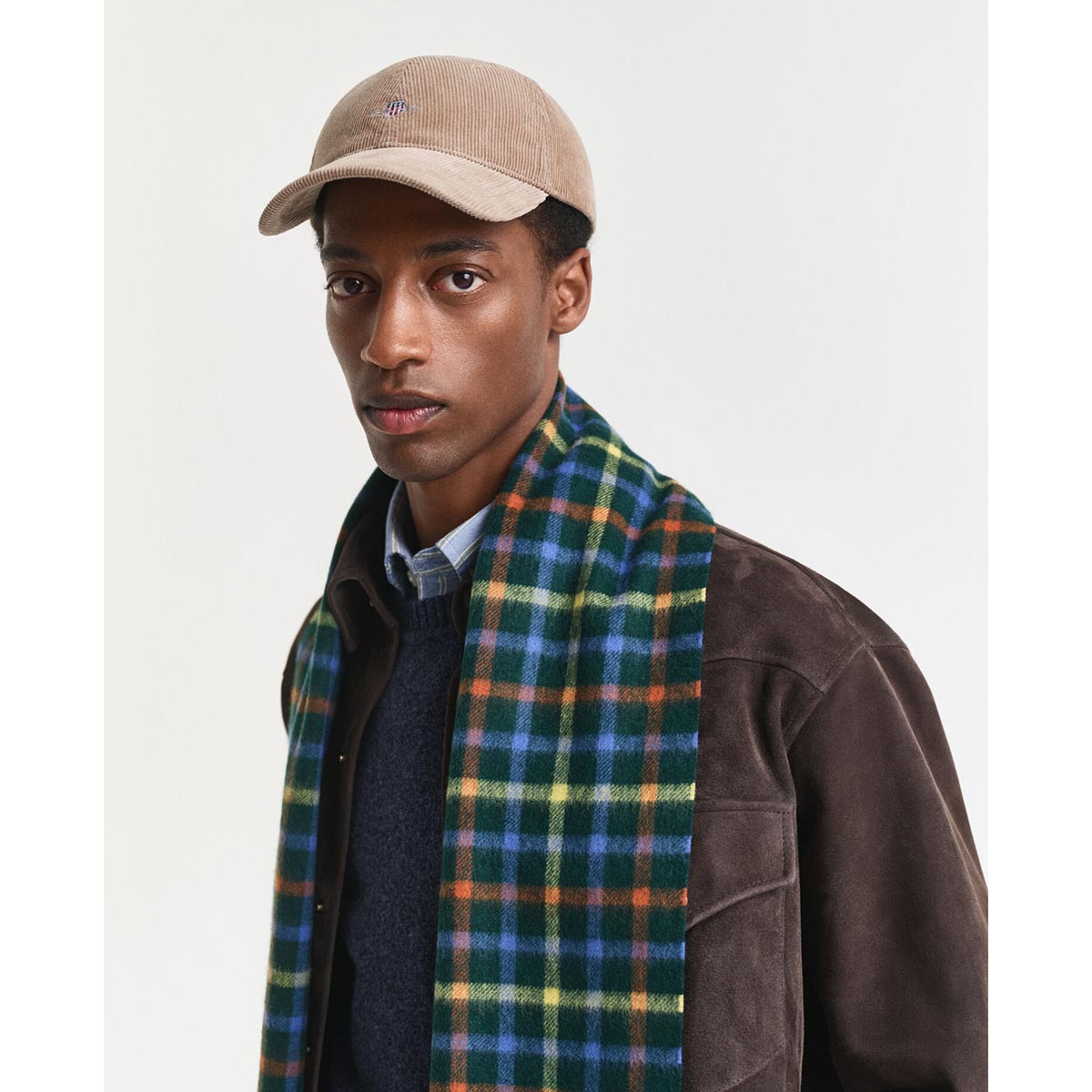 Cappellino con visiera in velluto a coste