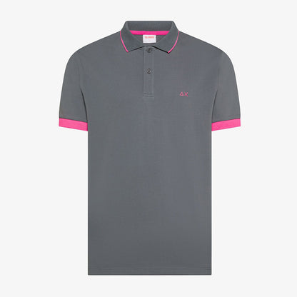 Polo in piquet con dettagli in contrasto fluo
