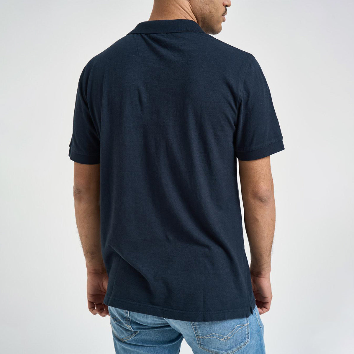 Polo blu in lino