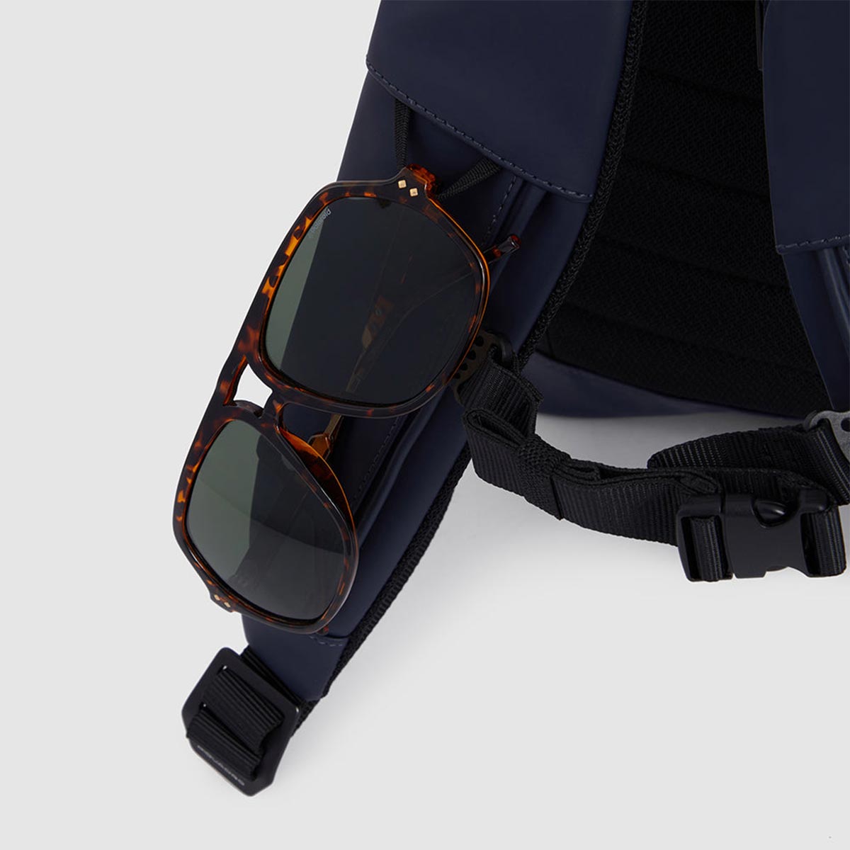 Zaino roll-top resistente all'acqua con porta pc 15,6"