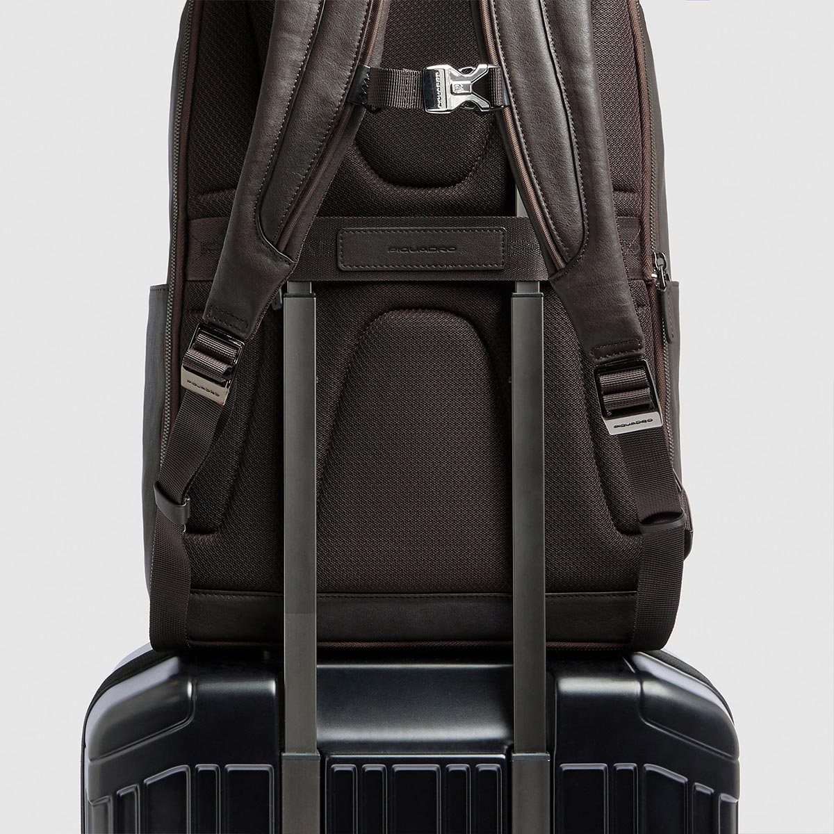 Zaino in pelle con porta pc 15.6" grande