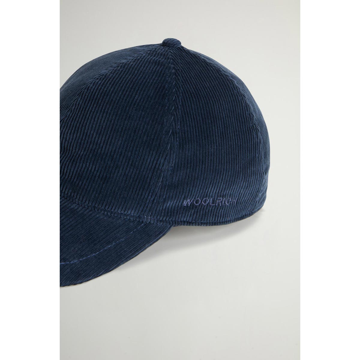 Cappello con visiera in velluto a coste