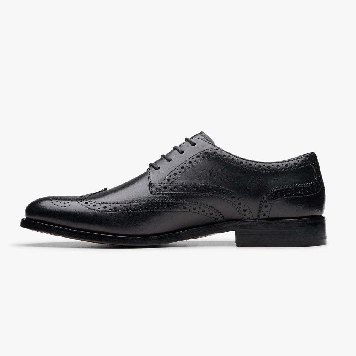 Scarpa in pelle con coda di rondine