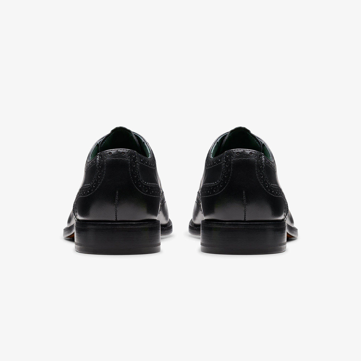 Scarpa in pelle con coda di rondine