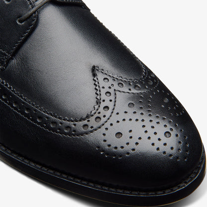 Scarpa in pelle con coda di rondine