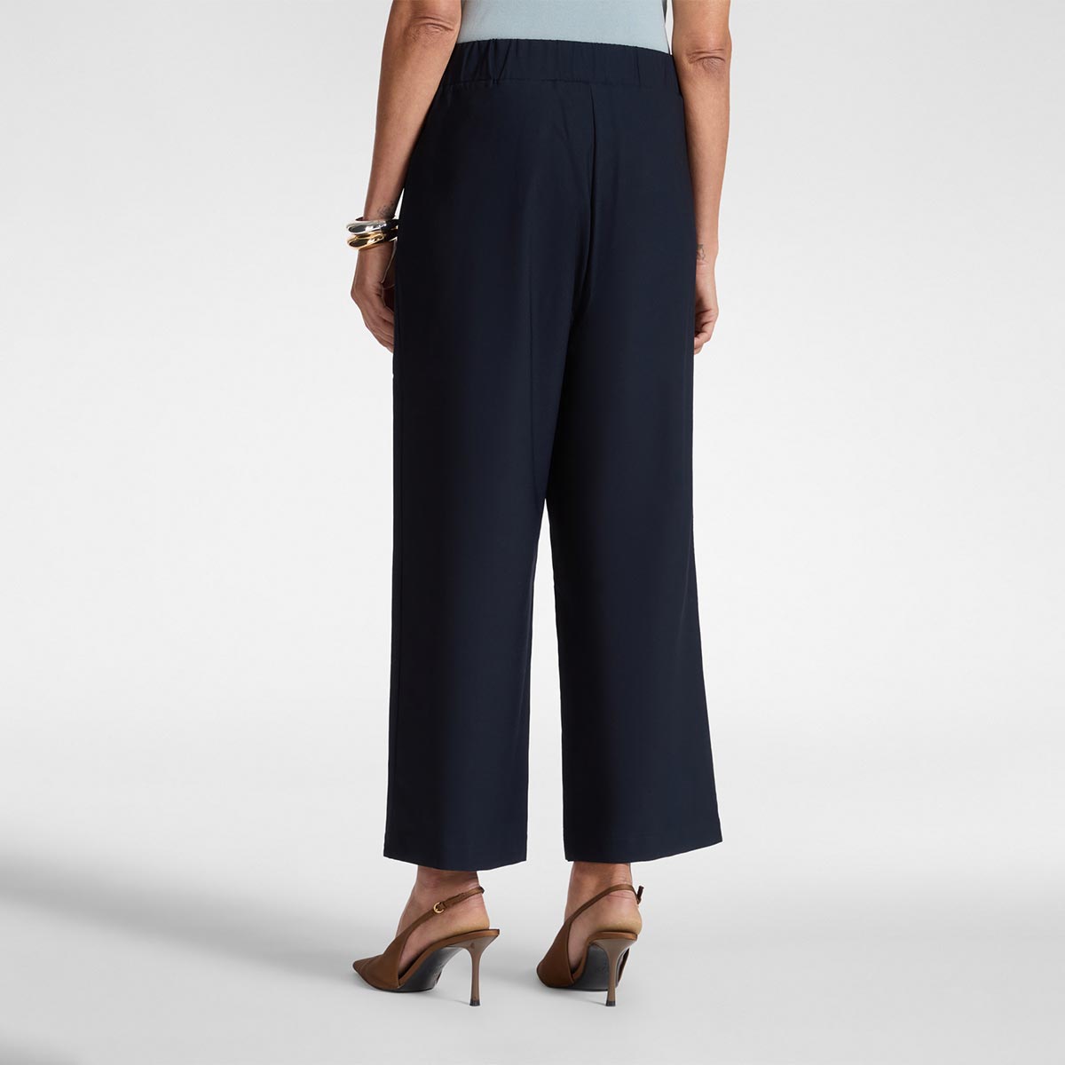 Pantaloni ampi con pieghe