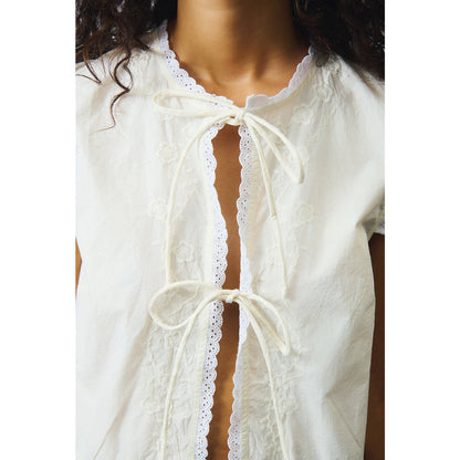 Camicia smanicata con ricami