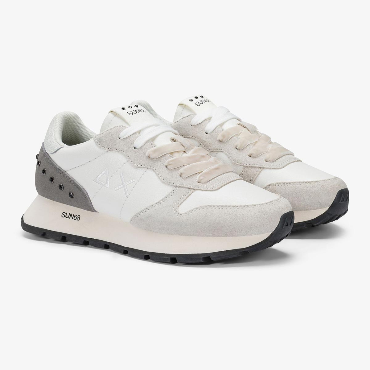 Sneakers in pelle con borchie