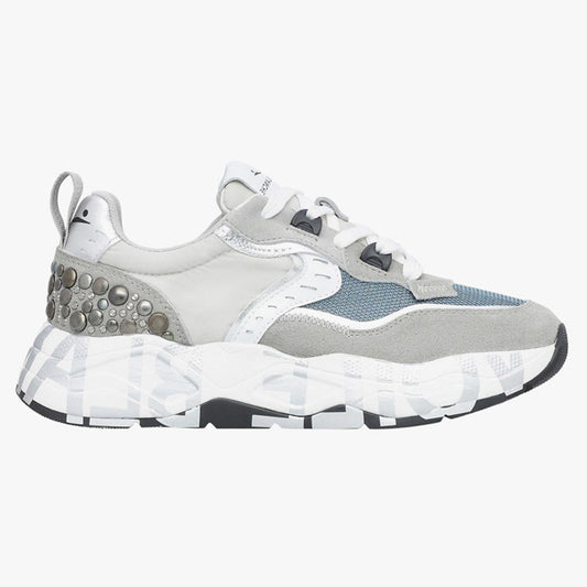 Sneaker in pelle e tessuto con borchie