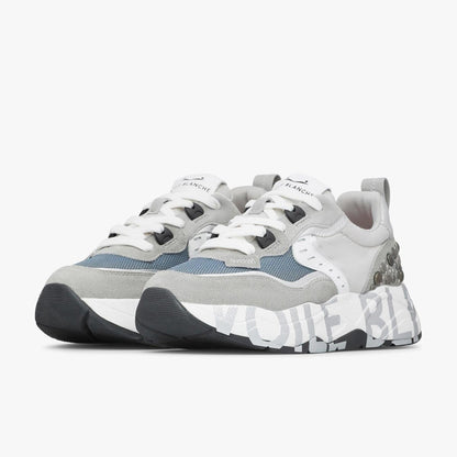 Sneaker in pelle e tessuto con borchie