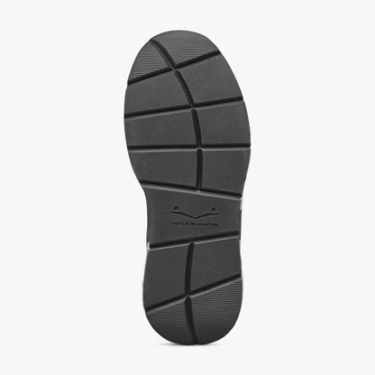 Sneaker in pelle e tessuto con borchie