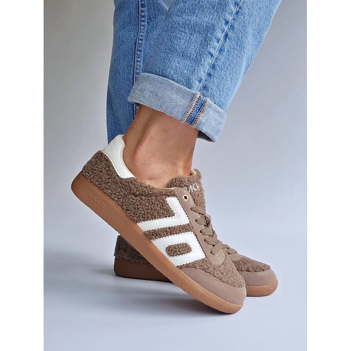 Sneaker in teddy