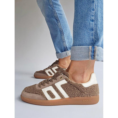 Sneaker in teddy