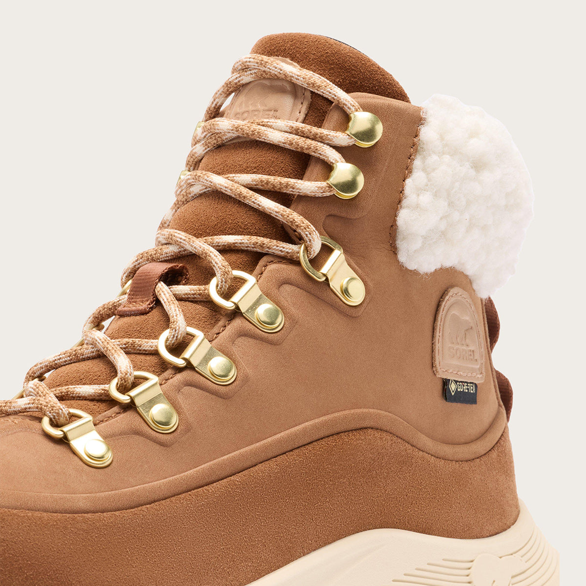 Scarponcini scamosciati in Gore-Tex
